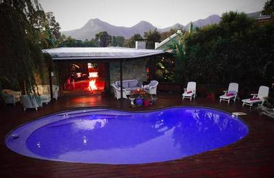Tube 'n Axe Backpackers Lodge