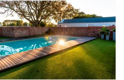 Retreat on Main Bed and Breakfast