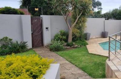 6 on Western Guest House