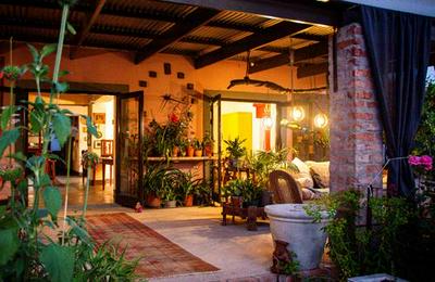 Ebonymoon Guest House & Studio