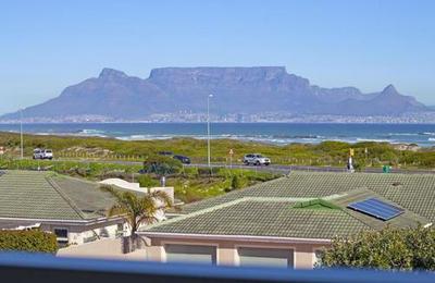 22 Big Bay Beach Club, Bloubergstrand