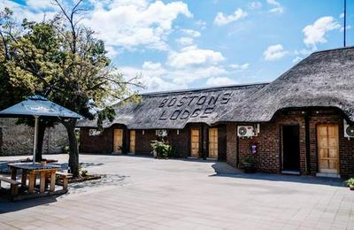 Bostons Lodge & Restaurant