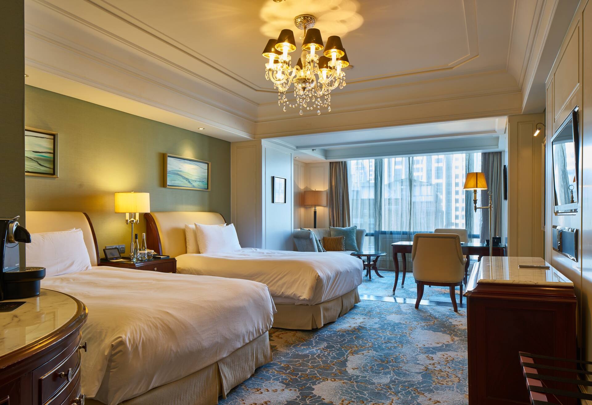 Double Queen Deluxe Room