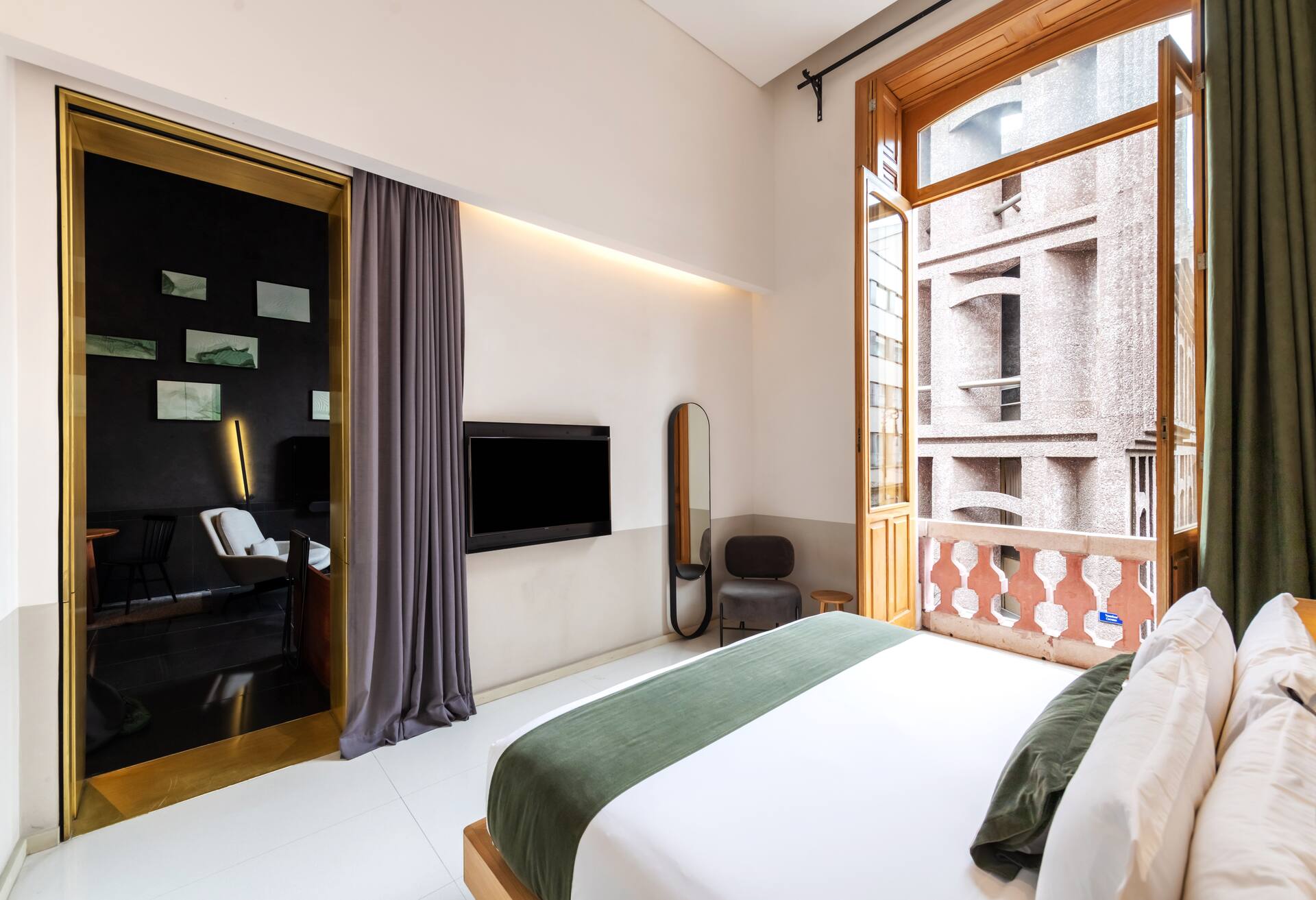 1 King 1 Bedroom Suite with Juliet Balcony