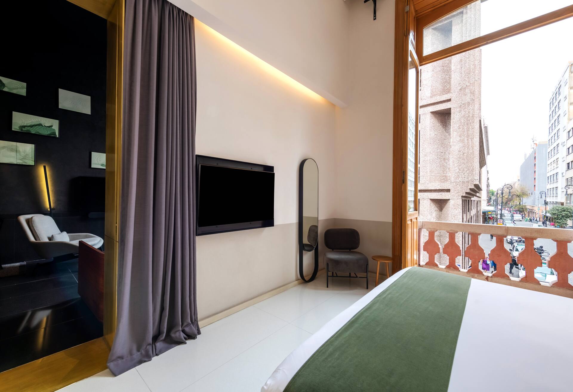 1 King 1 Bedroom Suite with Juliet Balcony