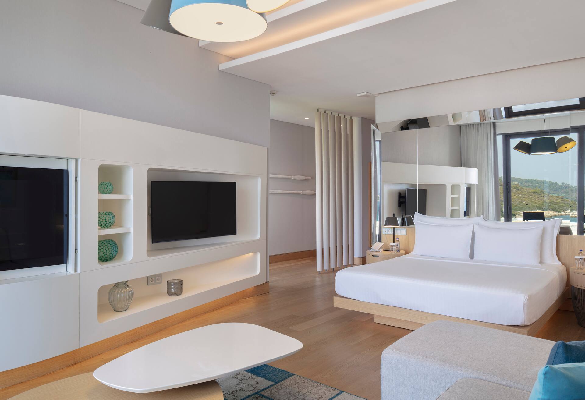 King Premium Room with Balcony and Sea View thumbnail 5