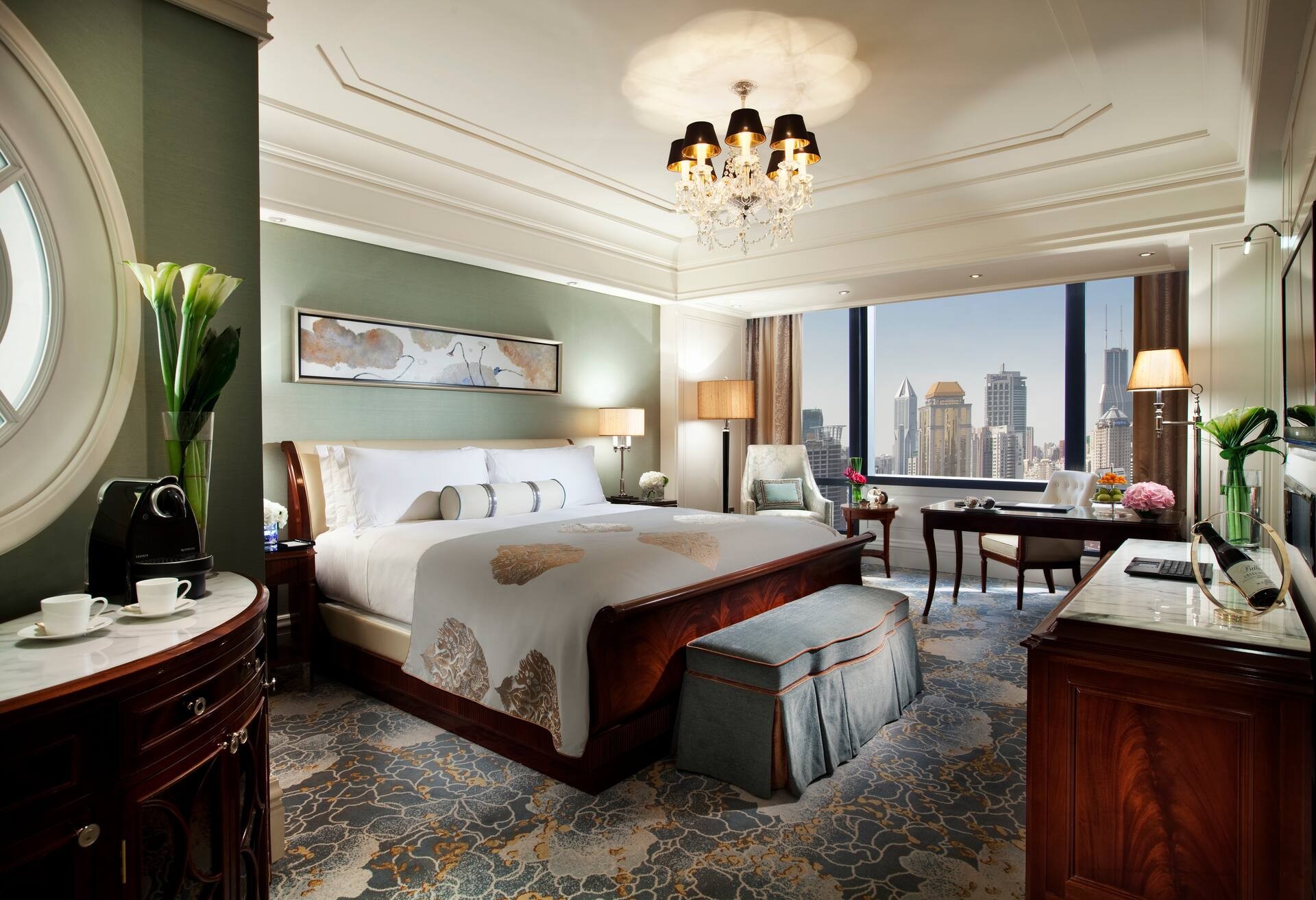 King Deluxe City View Room thumbnail 5