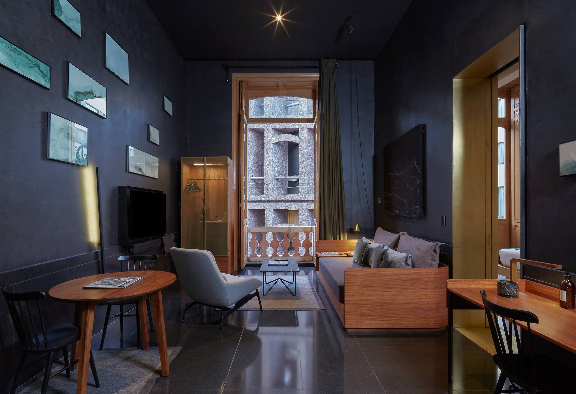 1 King 1 Bedroom Suite with Juliet Balcony