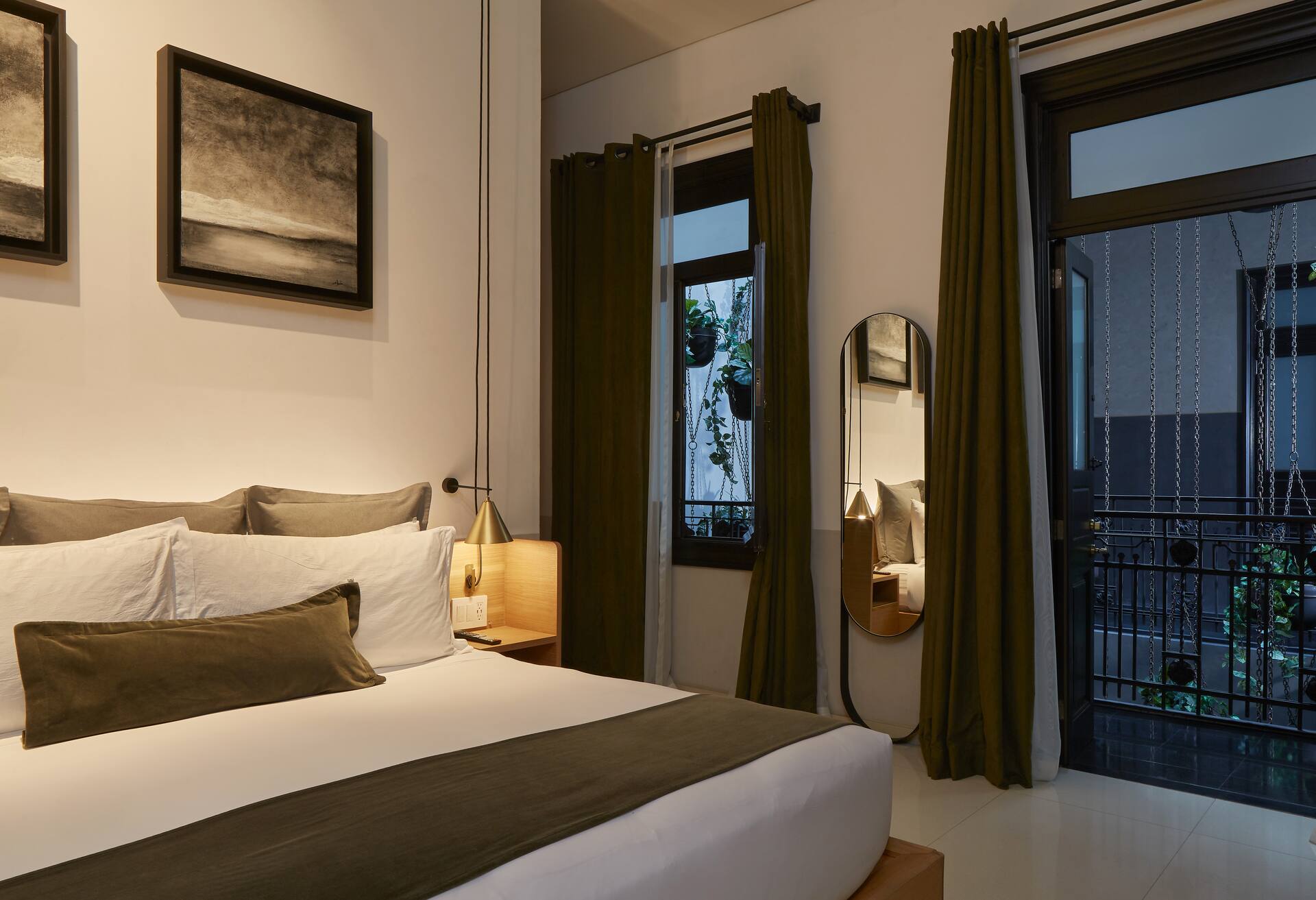 1 King Bed Indoor Balcony Guestroom thumbnail 6