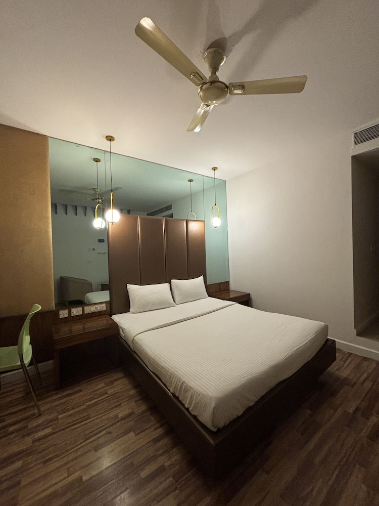 Deluxe Double or Twin Room, City View
