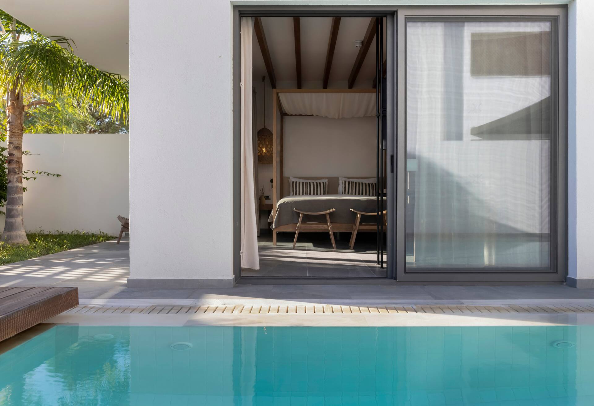 King Tropical Zen Bungalow Suite with Pr Pool