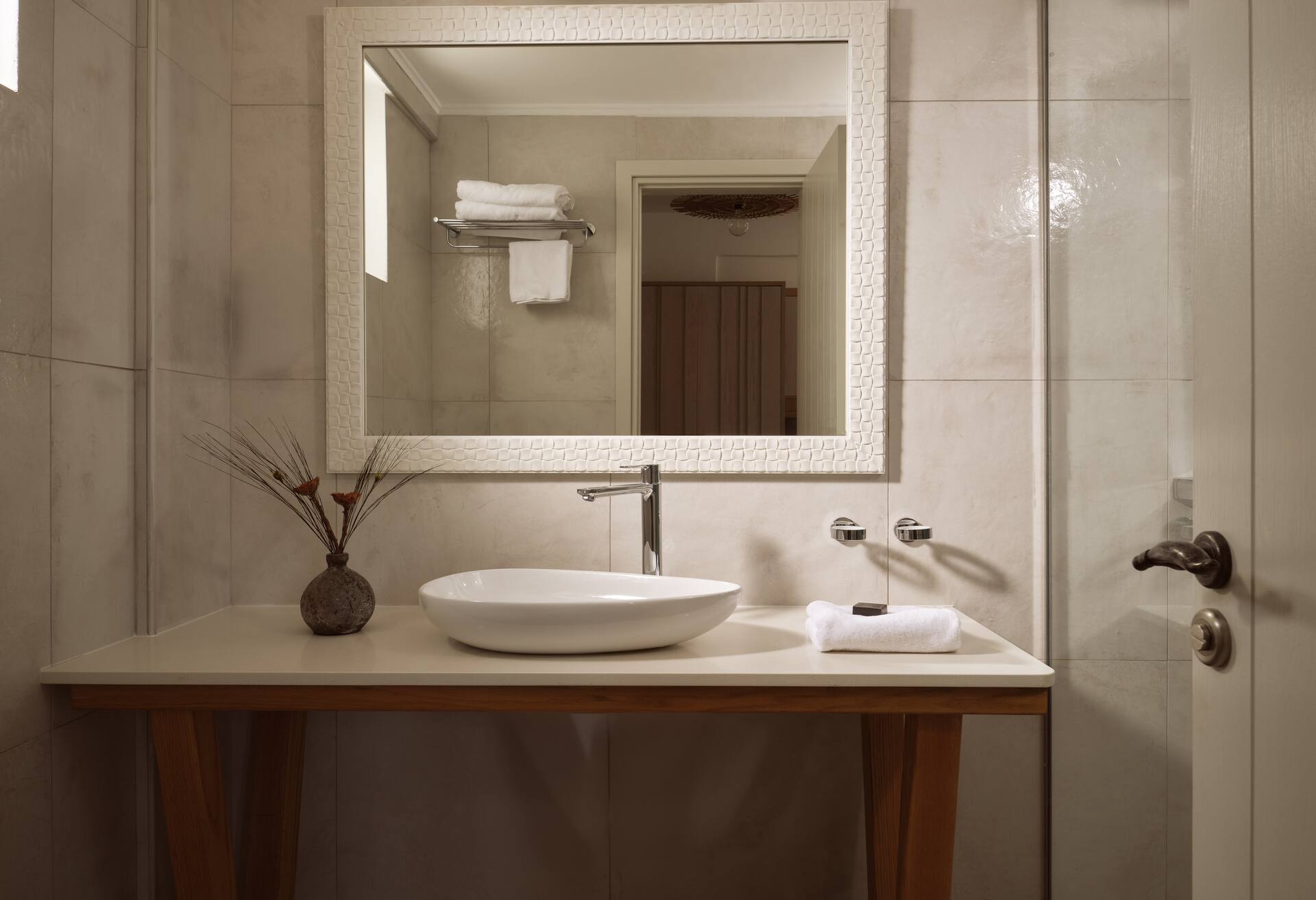 King Junior Suite with Pool thumbnail 6