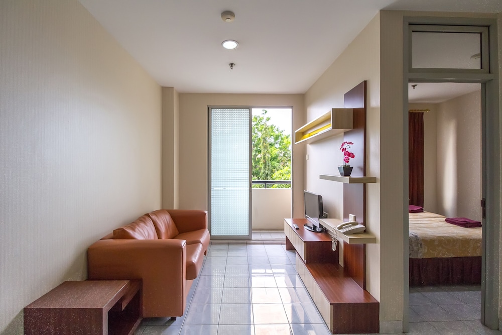 Suite, 2 Bedrooms - Photo 9