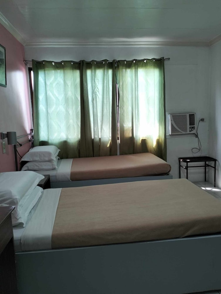 Basic Suite - Photo 1