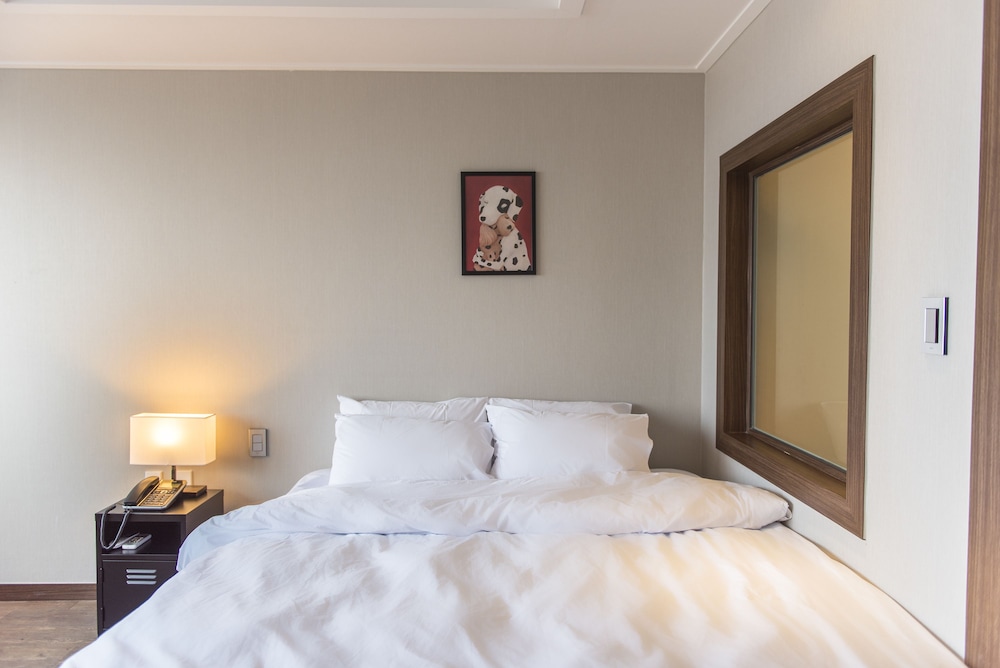 Deluxe Double Room - Photo 13