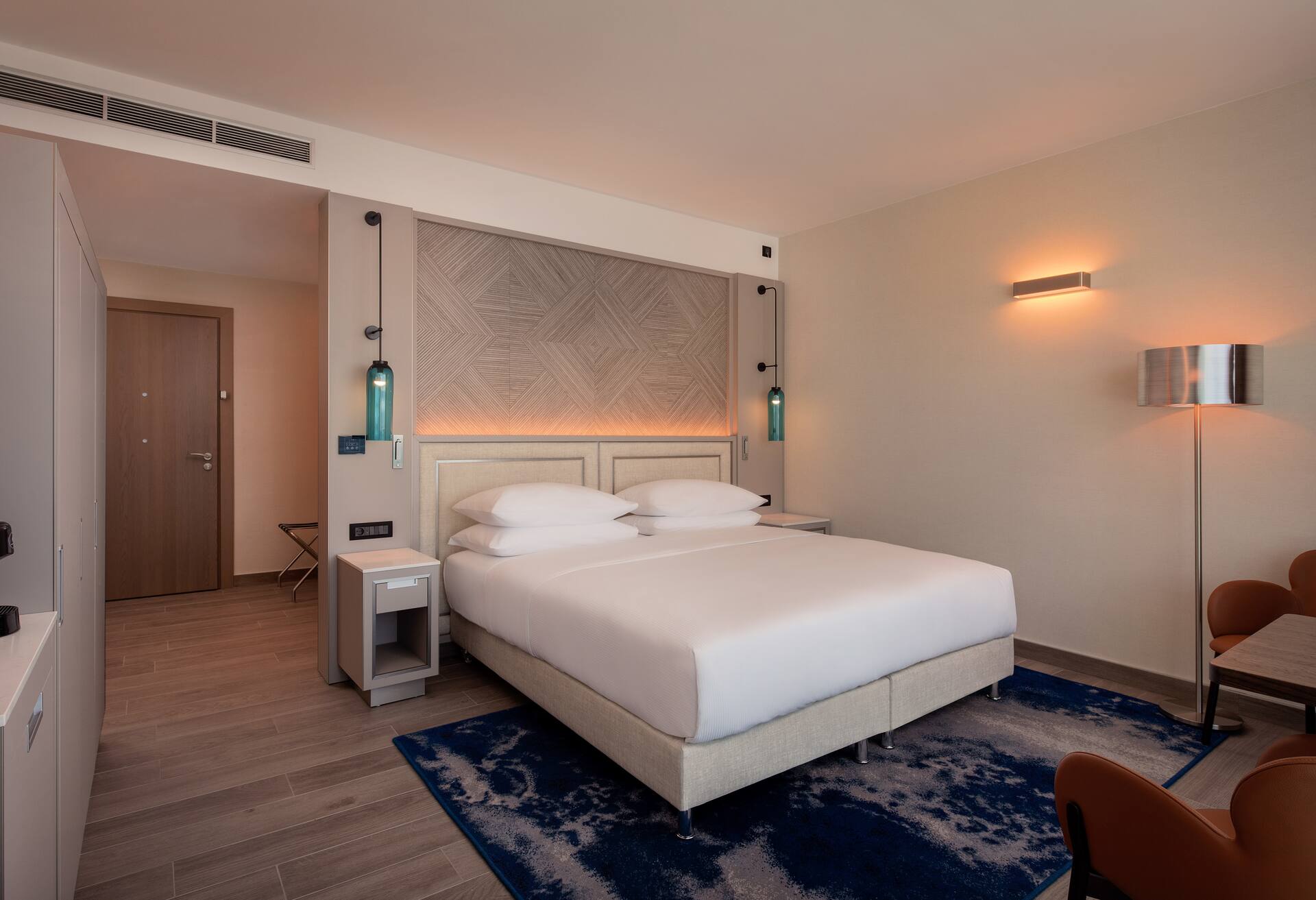 King Guest Room with Balcony and Sea View