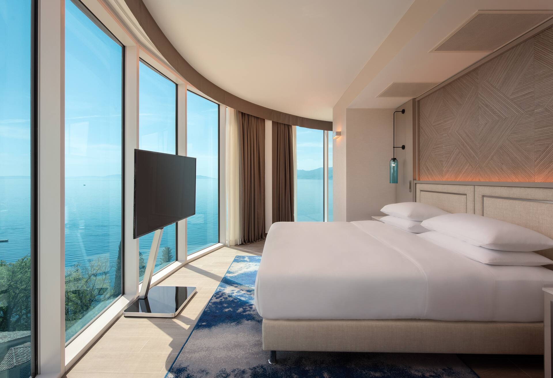Panorama Suite with Balcony and Sea View