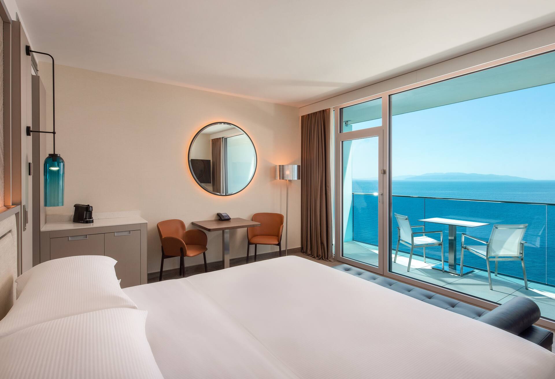 King Guest Room with Balcony and Sea View