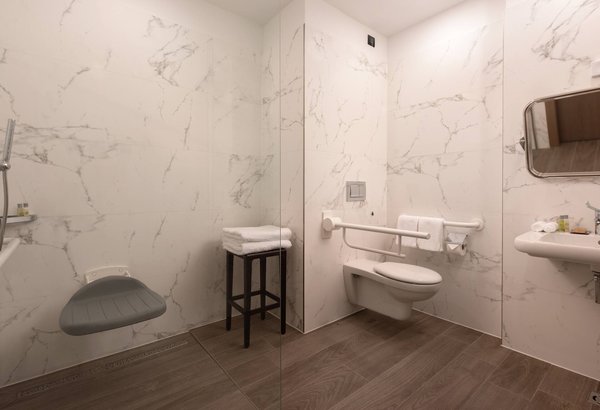King Accessible Guest Room with Sea View