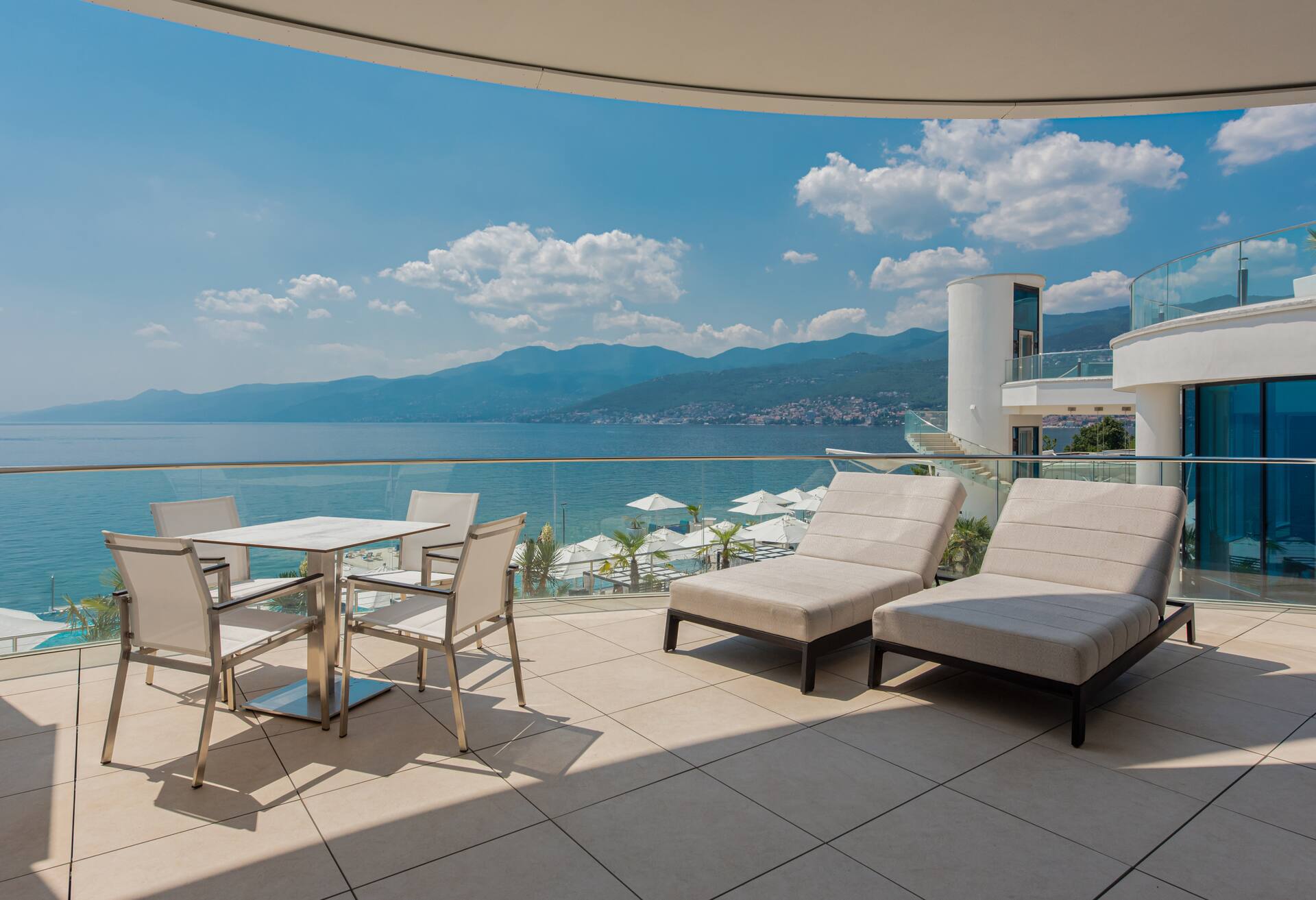 Three Bedroom Duplex Seaview Villa thumbnail 6