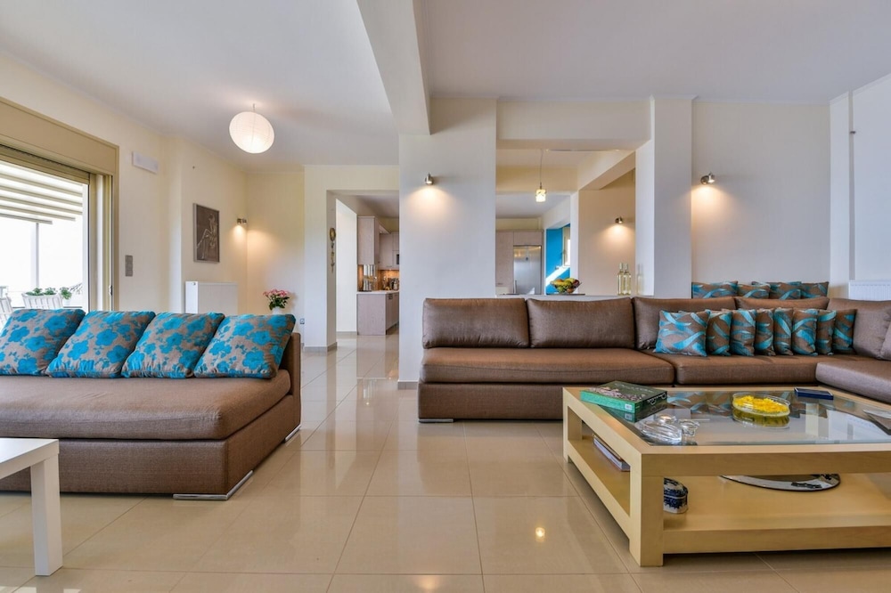 Villa photo 3