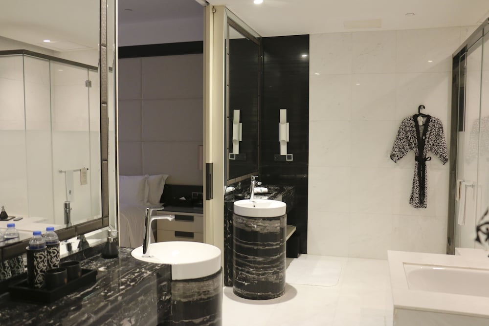 Suite, River View photo 2
