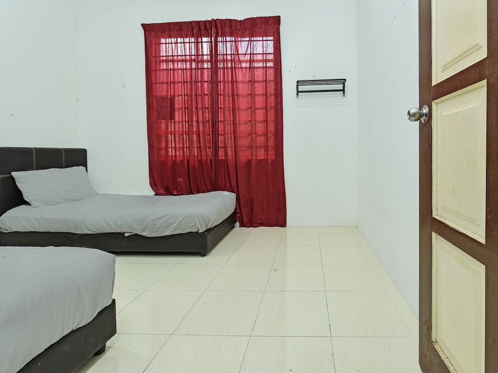Room, Shared Bathroom