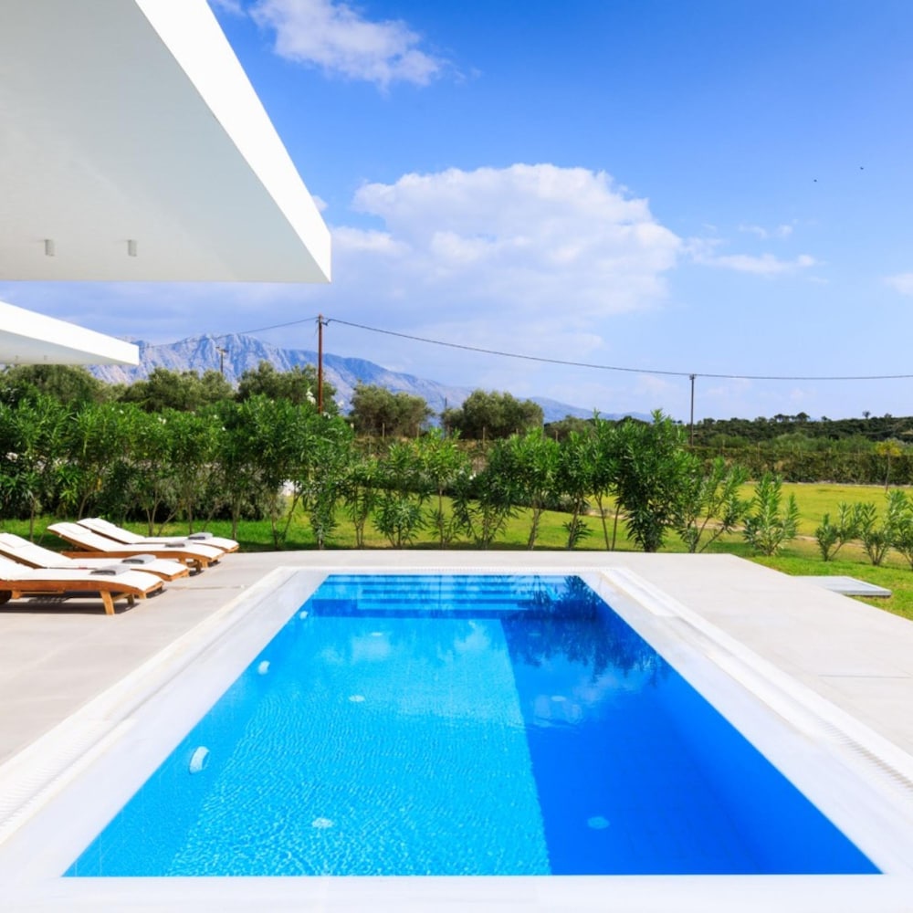 Villa photo 2