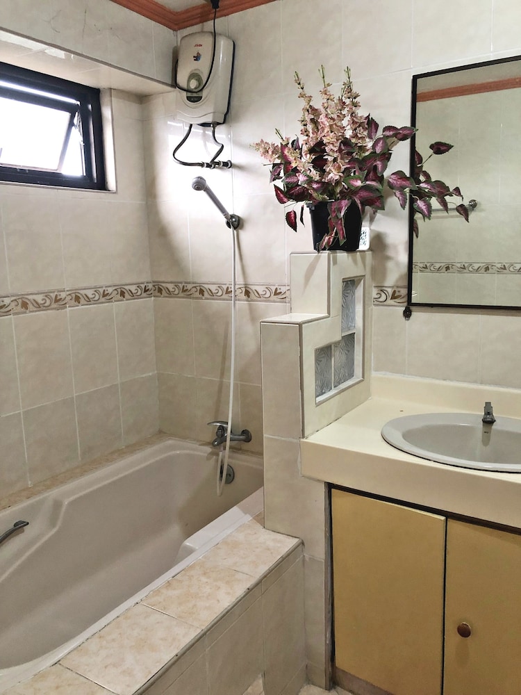 Family Suite with Bathtub photo 3