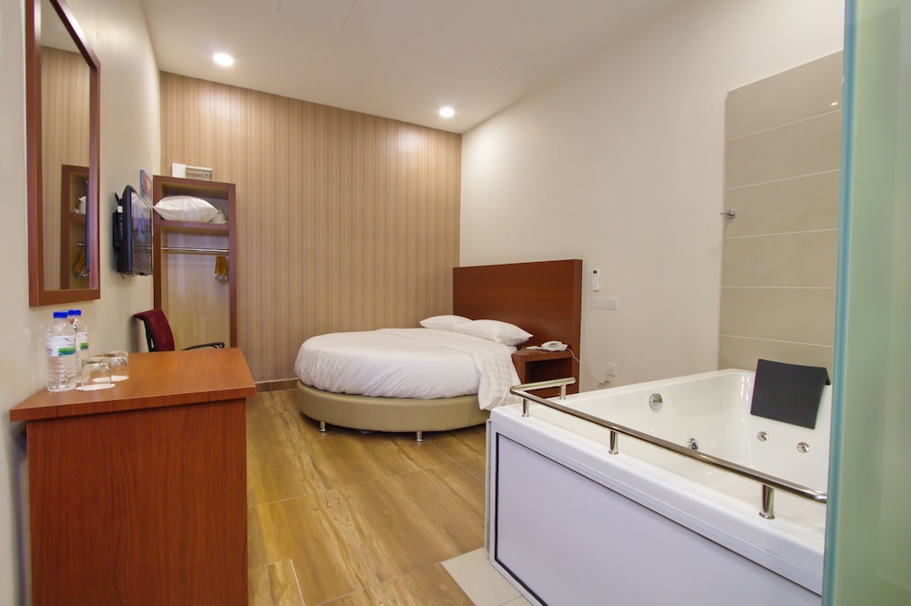 Room (Round Bed) photo 2