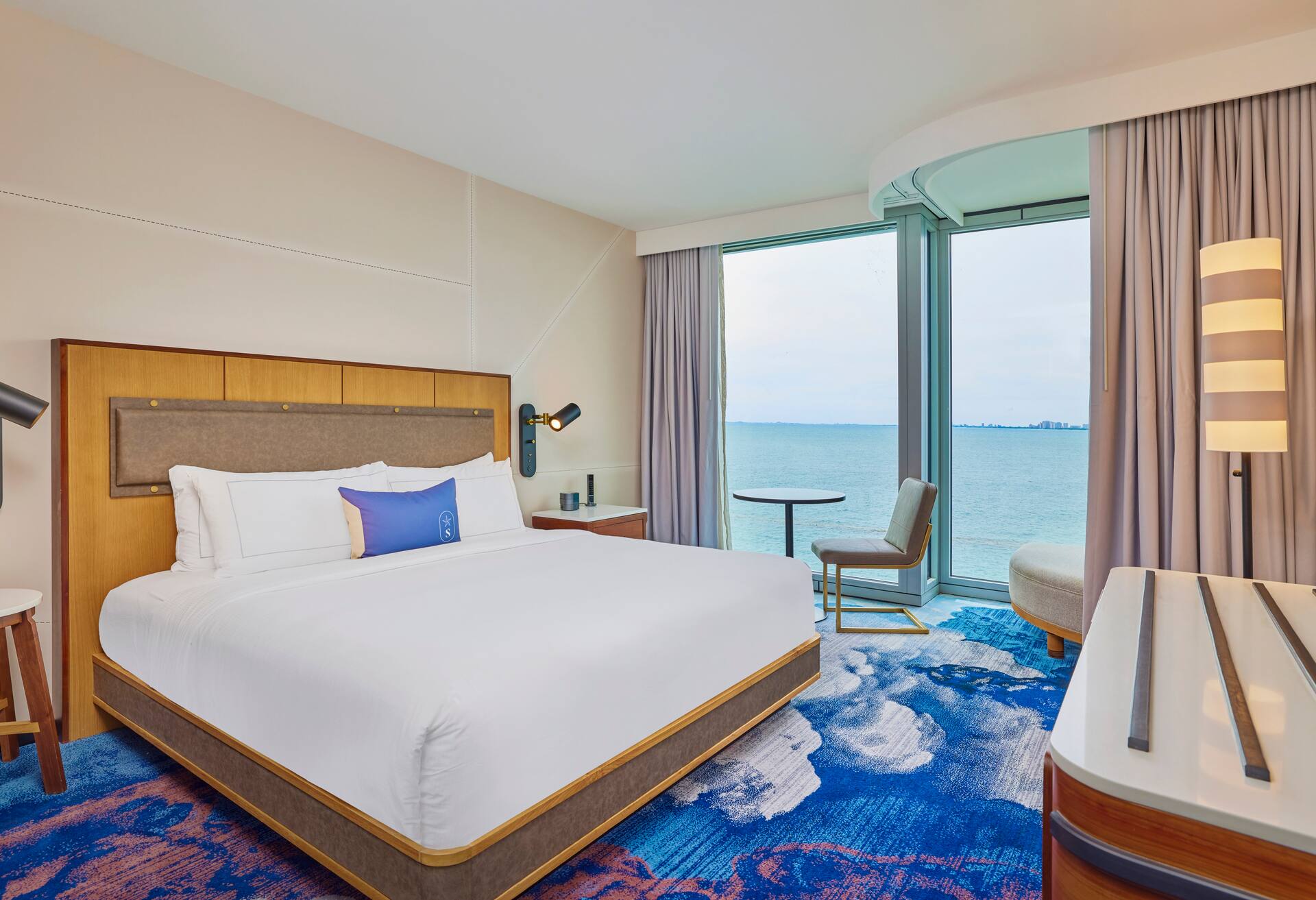 1 King Bed
