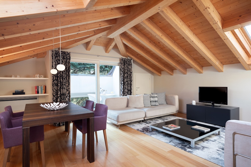 Family Apartment, 2 Bedrooms, Balcony, Garden View