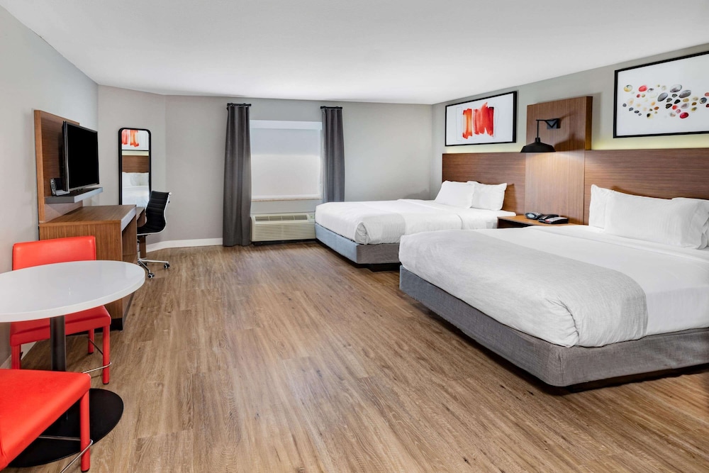 Suite, 2 Queen Beds, Non Smoking
