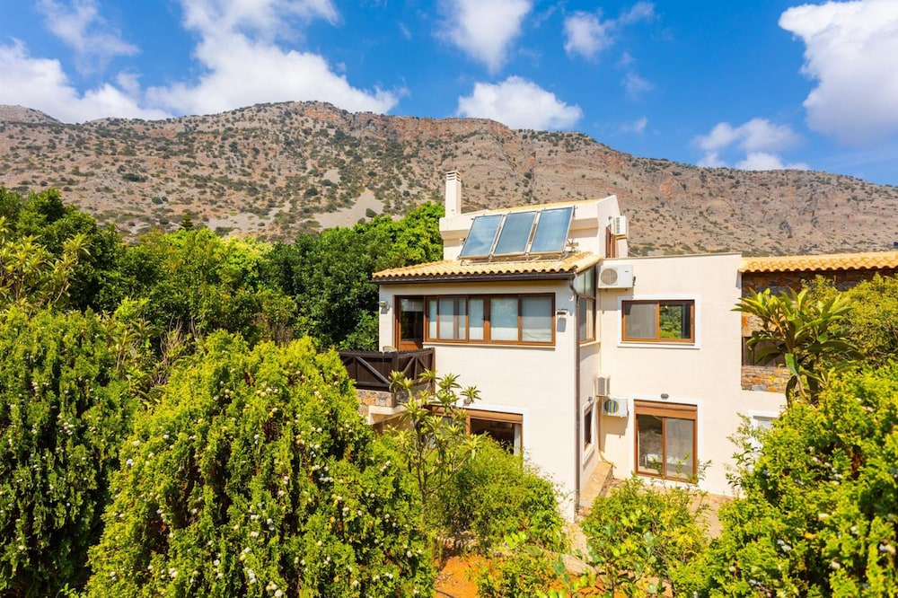 Villa photo 3