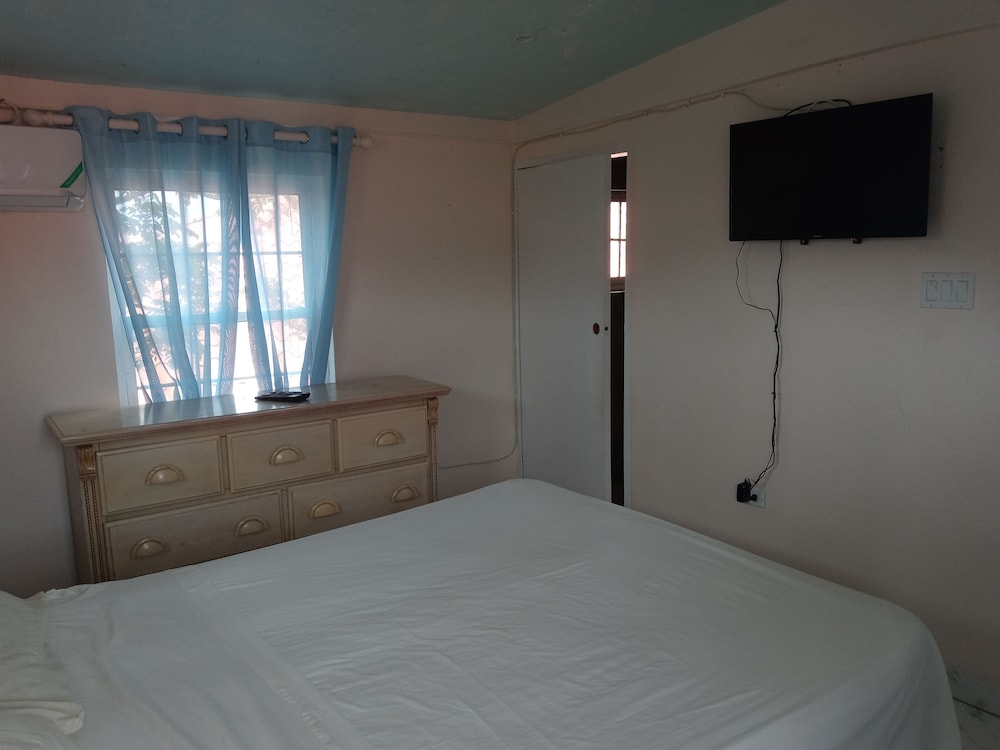 Basic Double Room, 1 Queen Bed photo 2