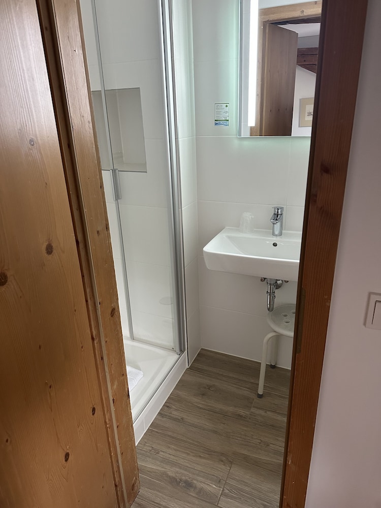 Single Room, Private Bathroom photo 3