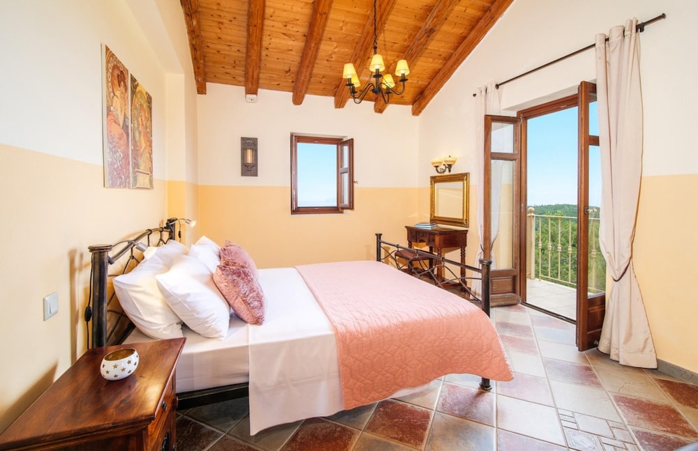 Villa photo 2