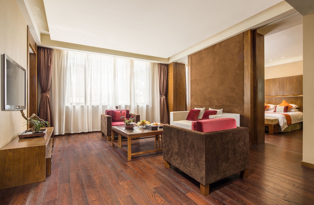 Deluxe Double Room (Mainland China Domestic Guests Only) photo 2