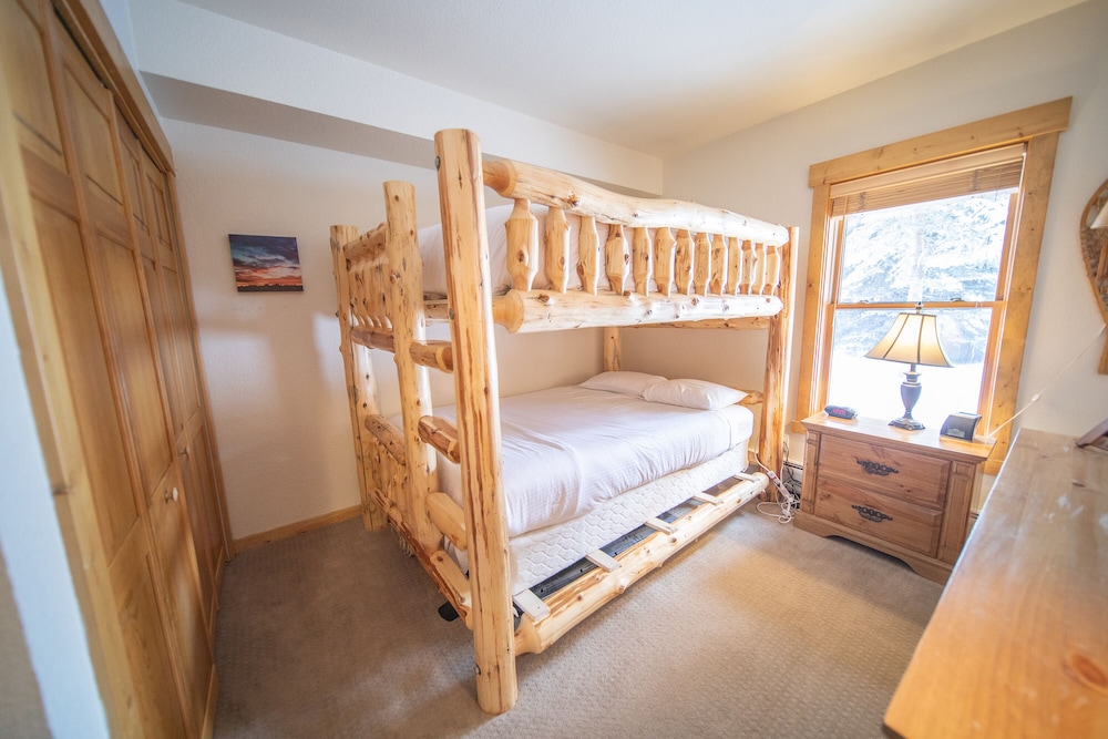 Premium Condo, 2 Bedrooms, Patio, Courtyard View (Tenderfoot Lodge 2611) photo 2