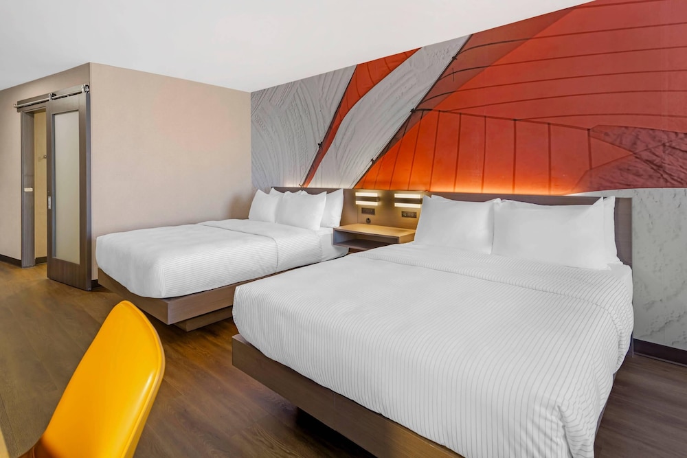 Standard Room, 2 Queen Beds, Non Smoking - Photo 2