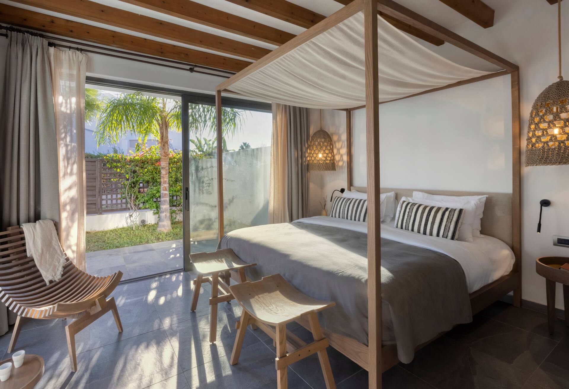 King Tropical Zen Bungalow Suite with Pr Pool