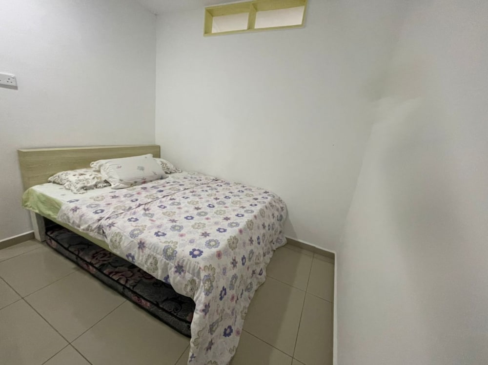 Room, 2 Bedrooms photo 2