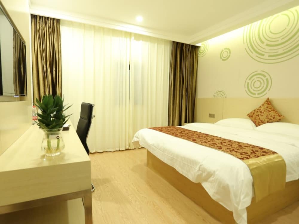 Deluxe King Room photo 1
