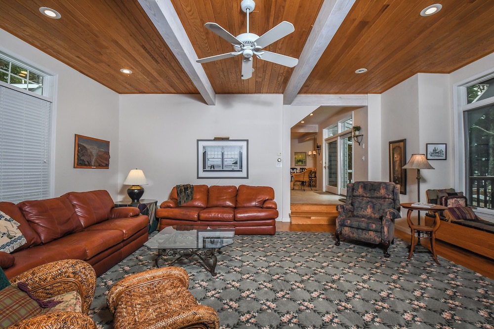 House (4 Bedrooms) photo 2