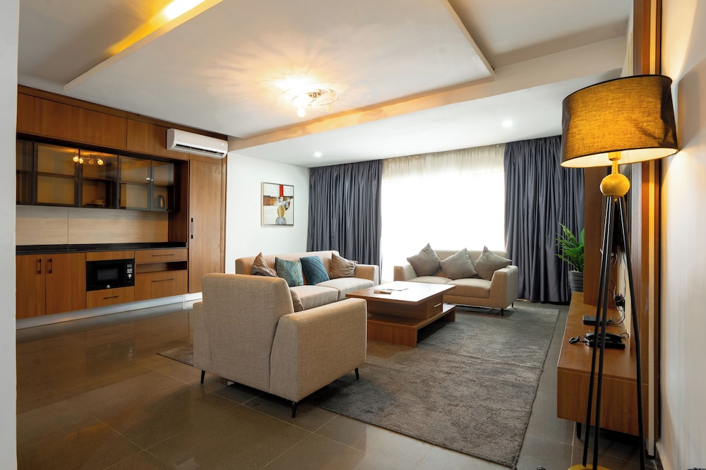 Luxury Apartment, Courtyard View