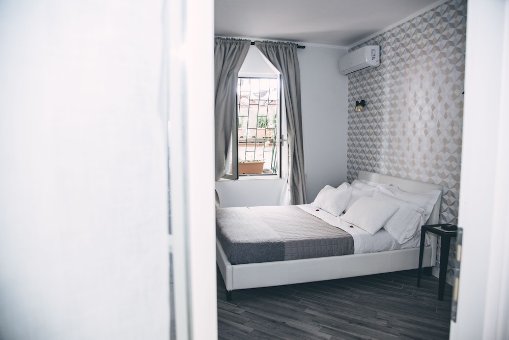 Basic Double Room photo 2