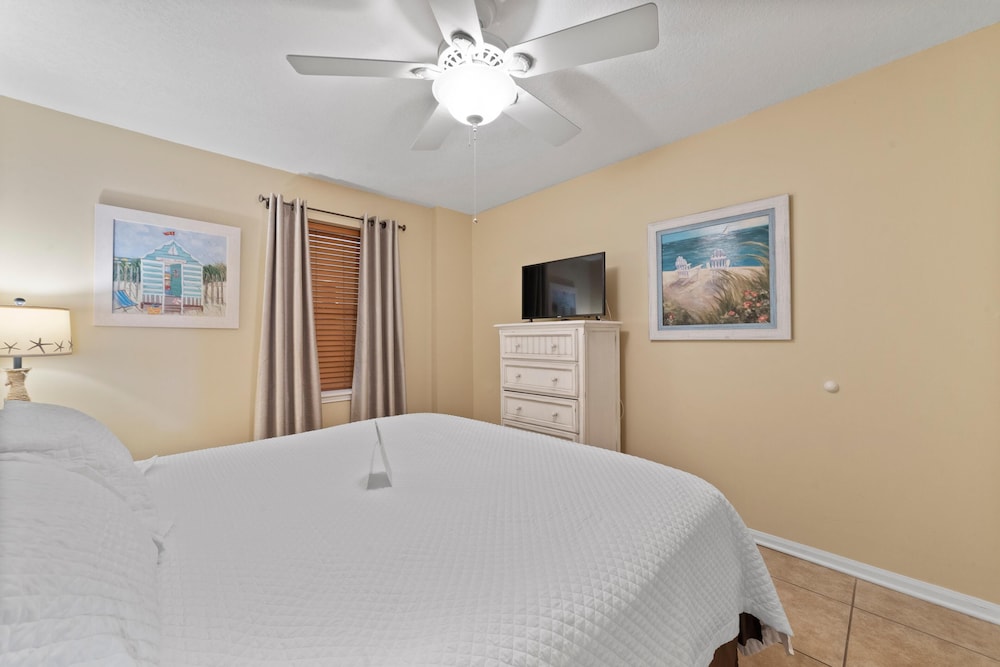 Condo, 1 King Bed with Sofa bed (Tradewinds 1103) photo 3