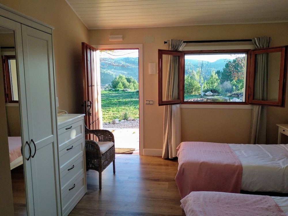 Double or Twin Room (3)