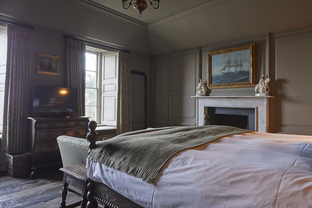 Lookout Room 2 photo 2