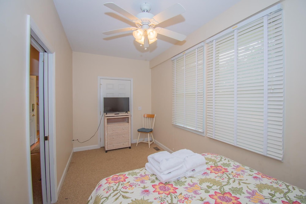 House, Multiple Beds, Kitchen photo 1